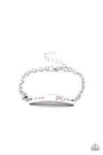 Cargar imagen en el visor de la galería, Mom Always Knows
