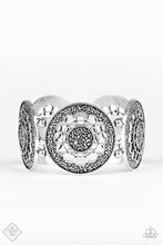 Cargar imagen en el visor de la galería, Marigold Medallions
